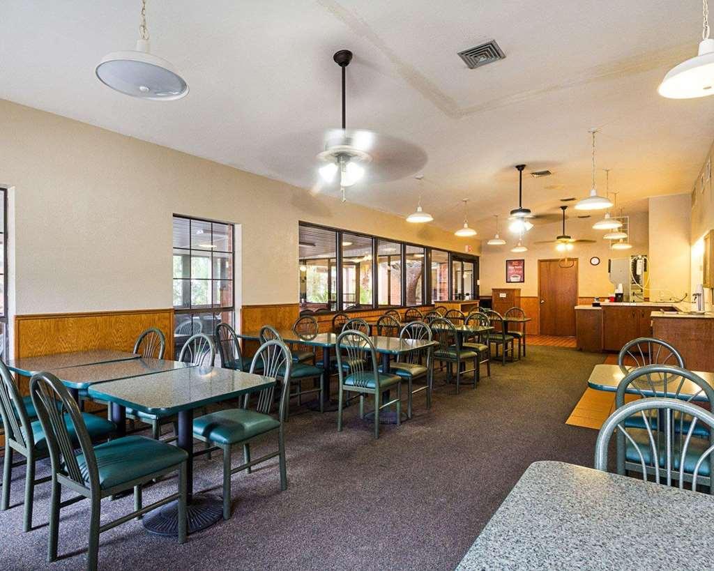 Econo Lodge Inn & Suites Fulton - Rockport Interior photo